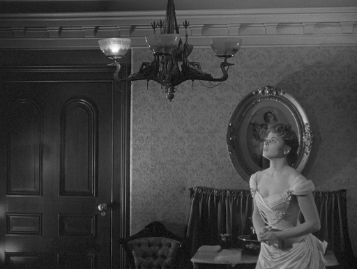 A Look Into The Gaslit Gothic Heroine